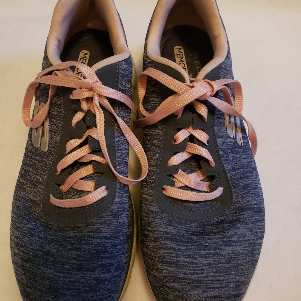 SKETCHERS TENNIS SHOES
